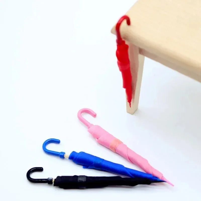 Dollhouse Mini Umbrella – Realistic 1:12 Non-Opening Dollhouse Accessory for Fairy Garden Paths & Micro Landscapes
