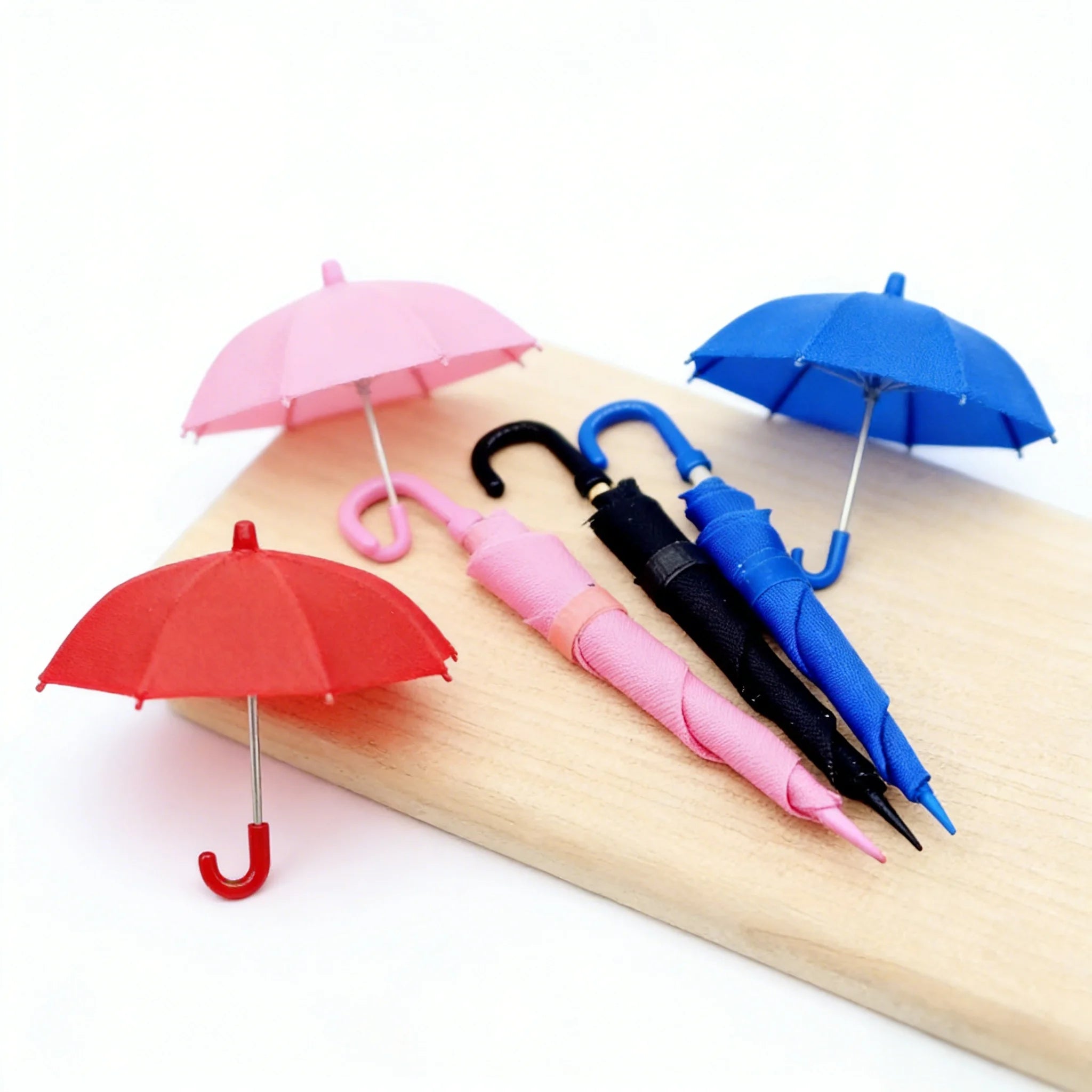 Dollhouse Mini Umbrella – Realistic 1:12 Non-Opening Dollhouse Accessory for Fairy Garden Paths & Micro Landscapes