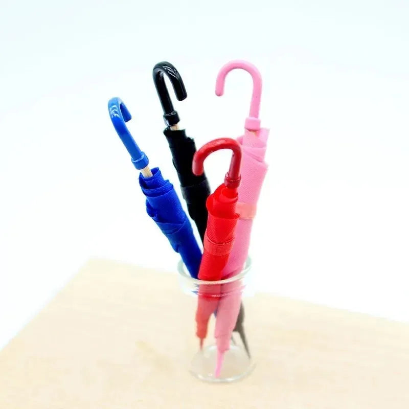 Dollhouse Mini Umbrella – Realistic 1:12 Non-Opening Dollhouse Accessory for Fairy Garden Paths & Micro Landscapes
