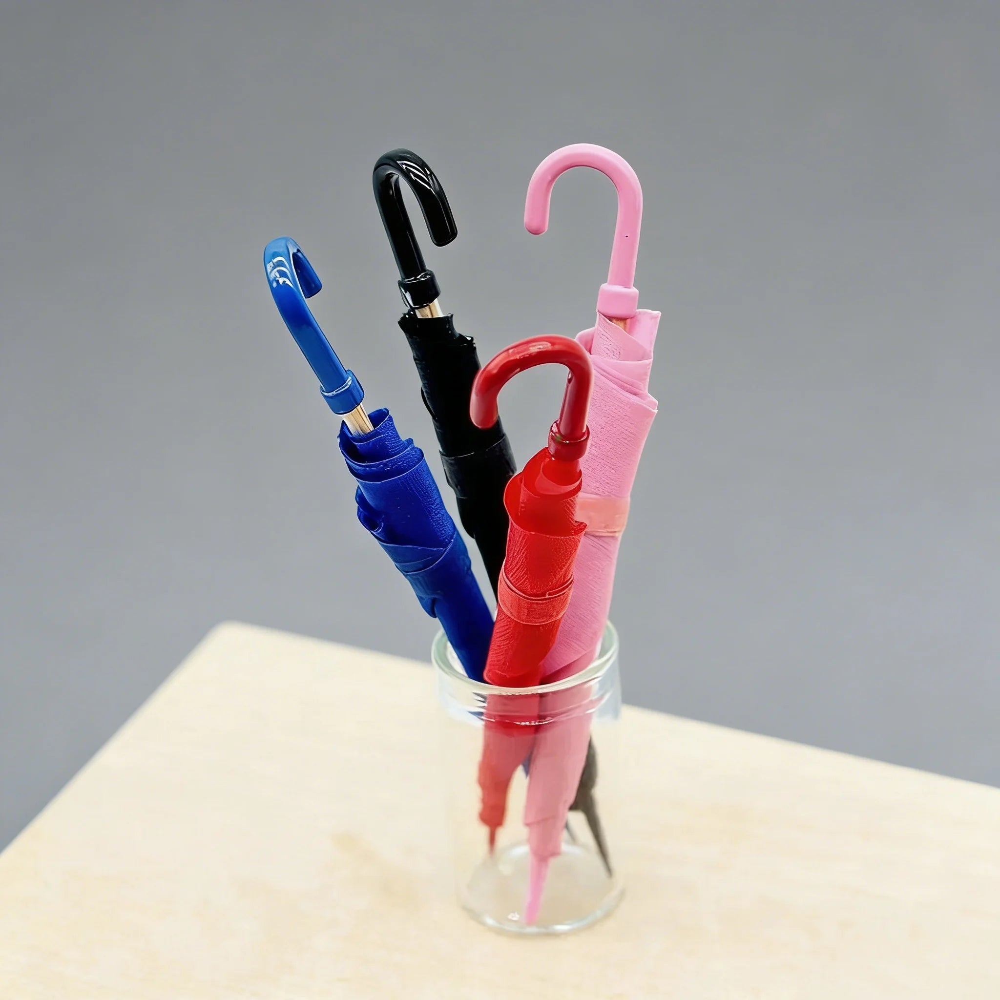 Dollhouse Mini Umbrella – Realistic 1:12 Non-Opening Dollhouse Accessory for Fairy Garden Paths & Micro Landscapes