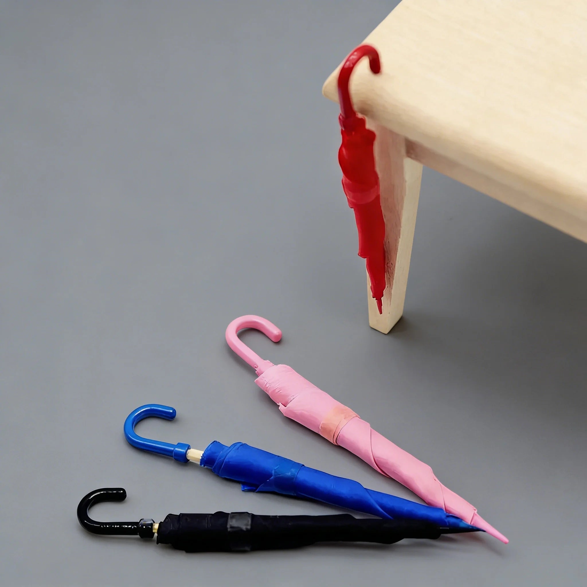Dollhouse Mini Umbrella – Realistic 1:12 Non-Opening Dollhouse Accessory for Fairy Garden Paths & Micro Landscapes
